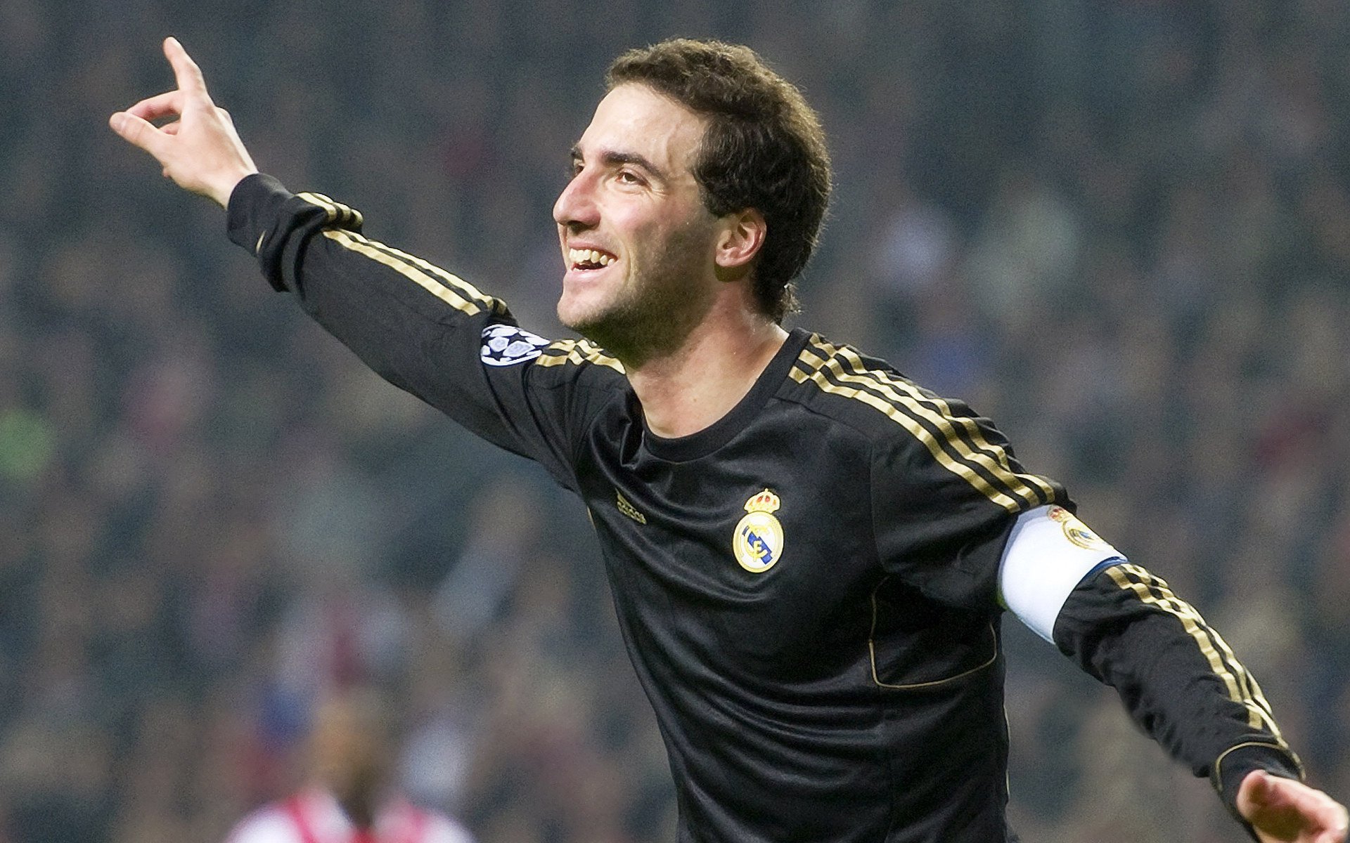 开云·体育官网APP下载-逆境中追梦：球队如何逆袭夺冠之路？，足球逆袭球员